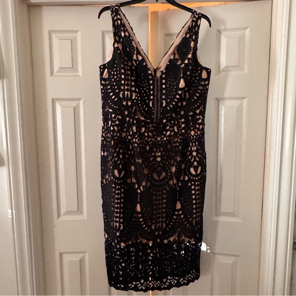 Black Embellished Knee-Length Cocktail Dress - Picture 5 of 5